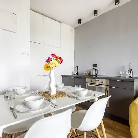 Apartahotel Night Gieldowa Varsovia