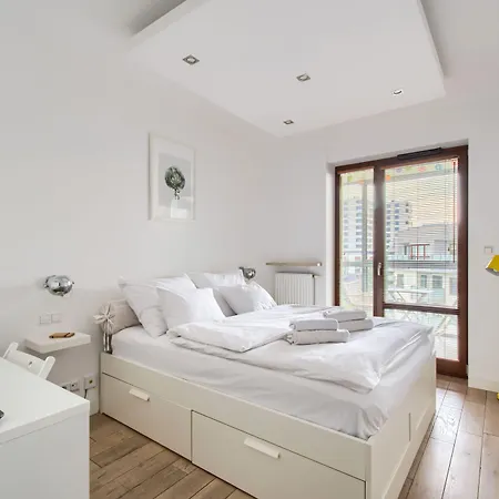 Night Gieldowa Lägenhetshotell Warszawa