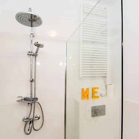 Night Gieldowa شقة فندقية وارسو