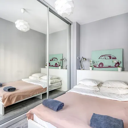 Apart Otel Night Gieldowa Varşova